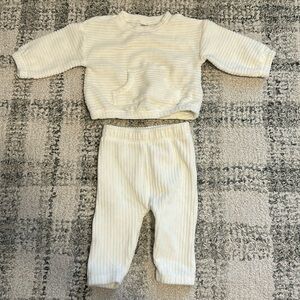 NWOT Carter's Two Piece Set Size 3-6 Months